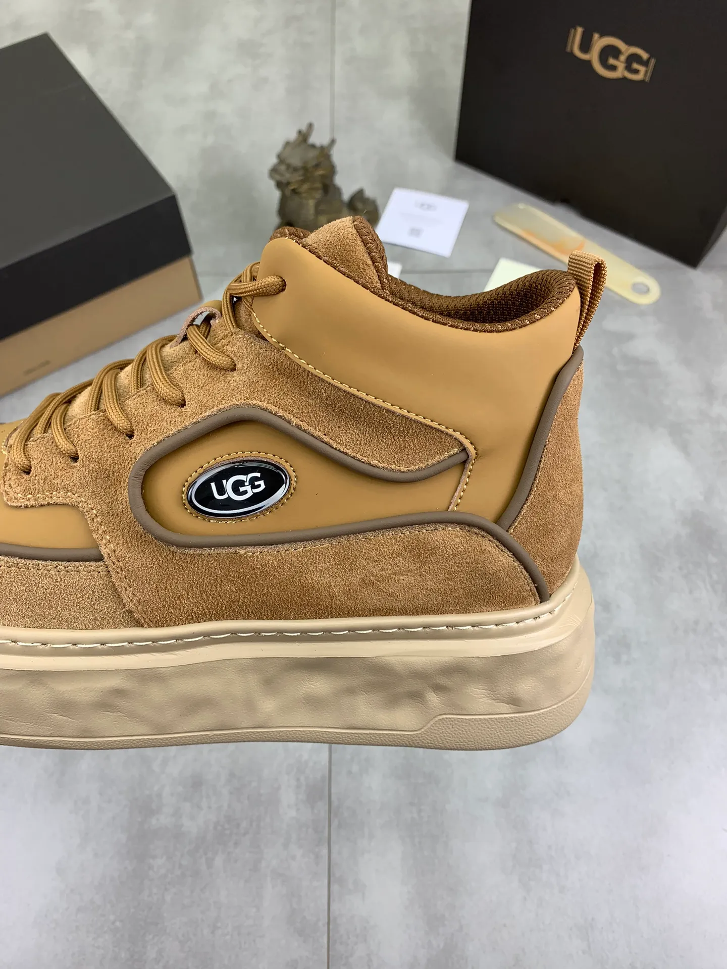 Men's shoes 💰P640 [New style] 💰 🆘 "Real wool" [UGG] 👉The popular men's shoes are synchronized with the official website 🔰The quality of the genuine products [satisfied] is not comparable to the imitations in the general market 🌀The upper is imported Italian frosted cowhide, and the lining is: foot pad 🅰️ grade 🐑Real wool👻Only Grade A can show the effect The hand feels smooth and delicate 🔱The shoe shape is grand, only genuine manufacturers can do it 🎄The perfect toughness of the original outsole 👻⬛️ allows customers to say goodbye to one-time consumption. Real wool lining, super warm. Available in black, brown and gray. Size: 39-44